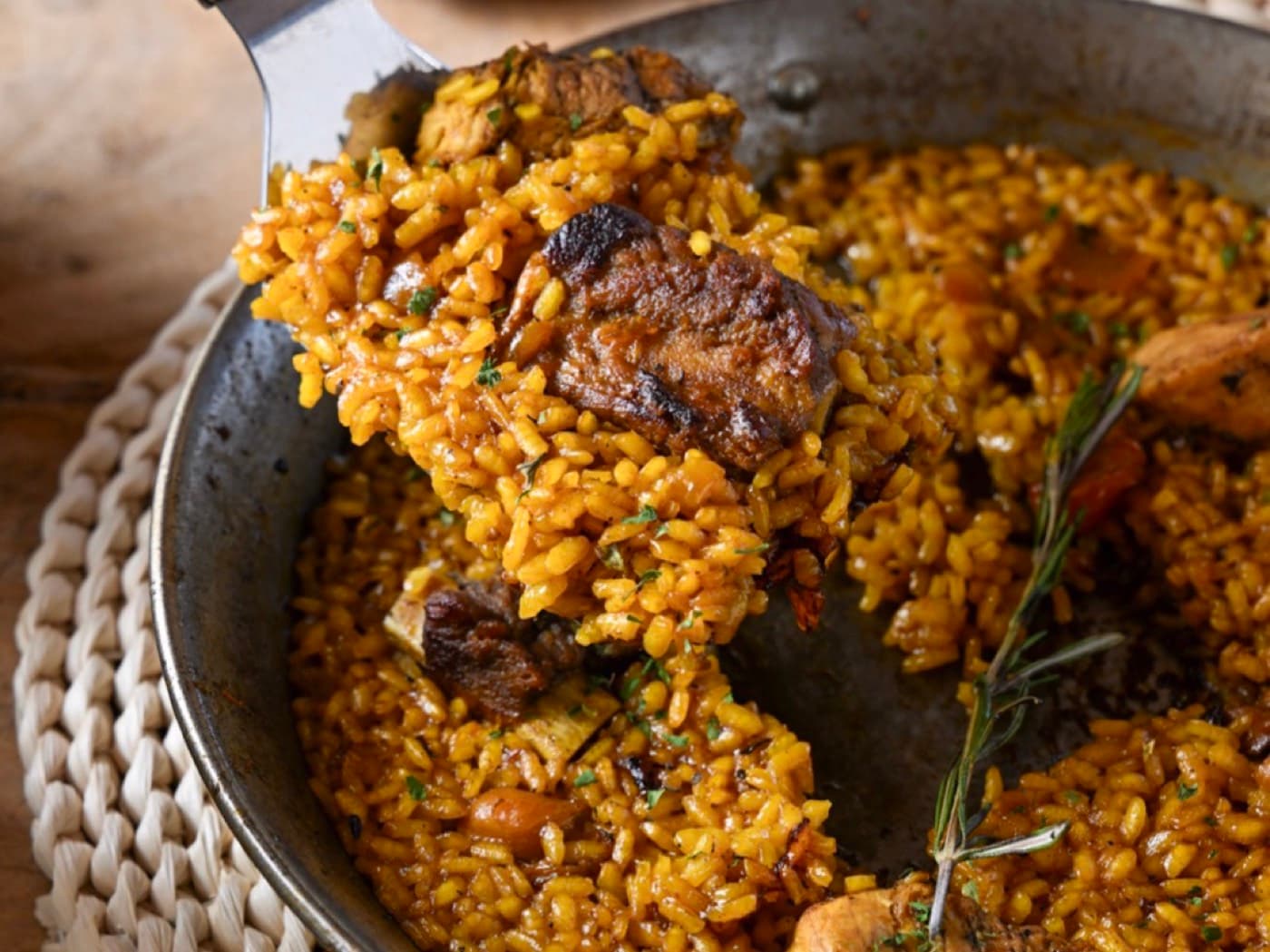 Paella de carne